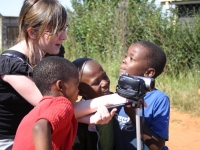 2007 Aoife videoing with  kids Leosóta